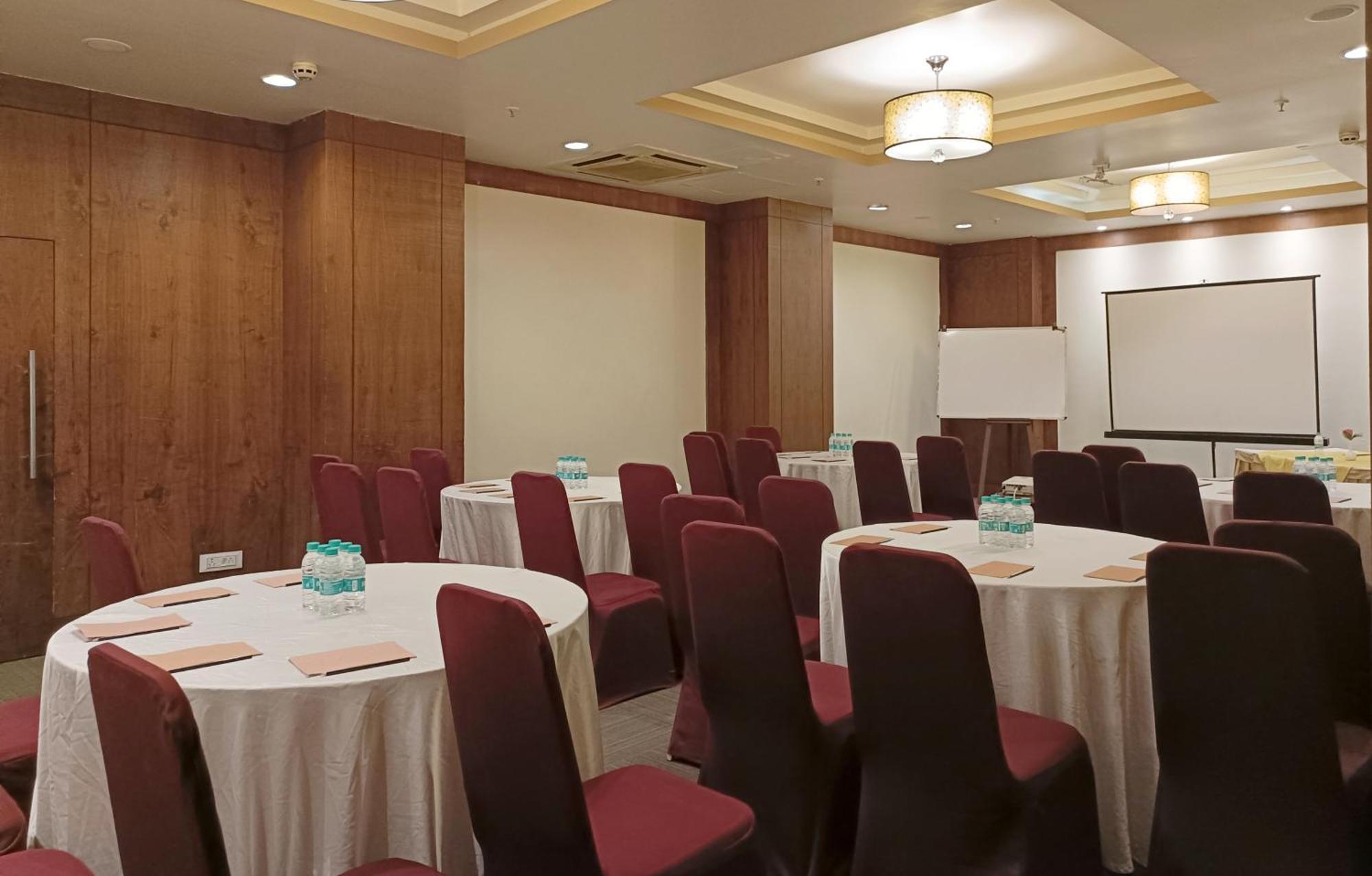 Vesta International Hotel Джайпур Екстериор снимка
