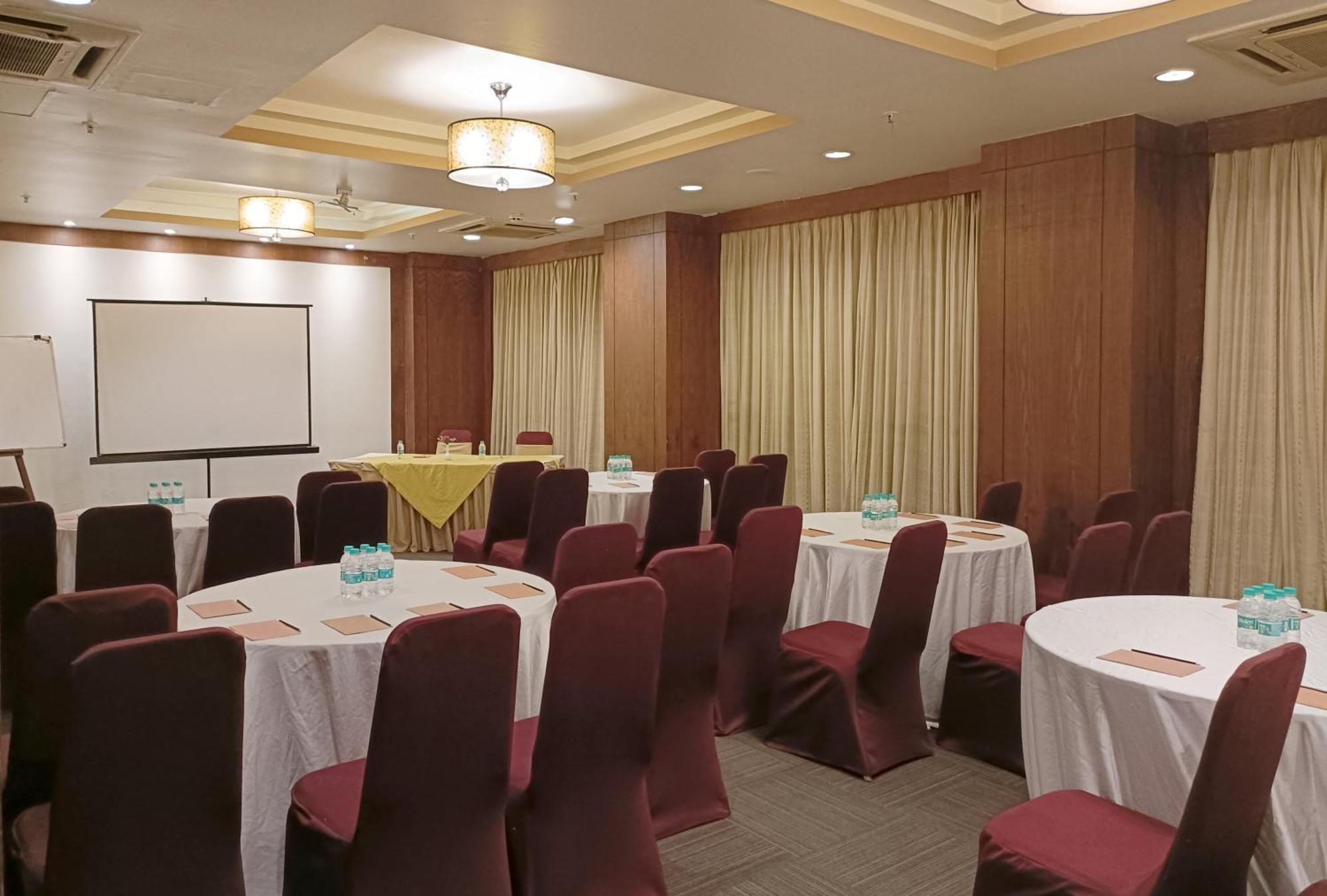 Vesta International Hotel Джайпур Екстериор снимка