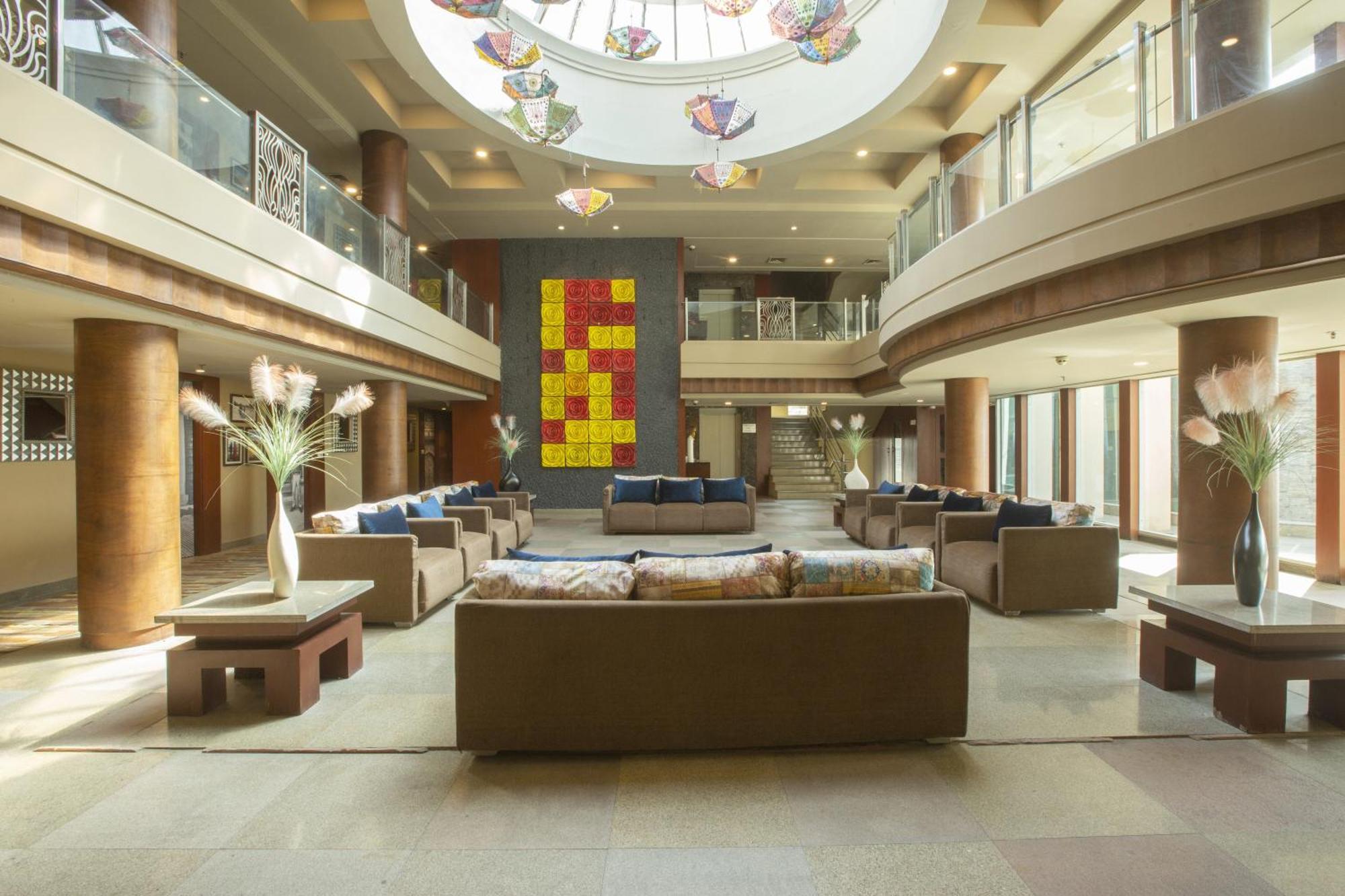 Vesta International Hotel Джайпур Екстериор снимка
