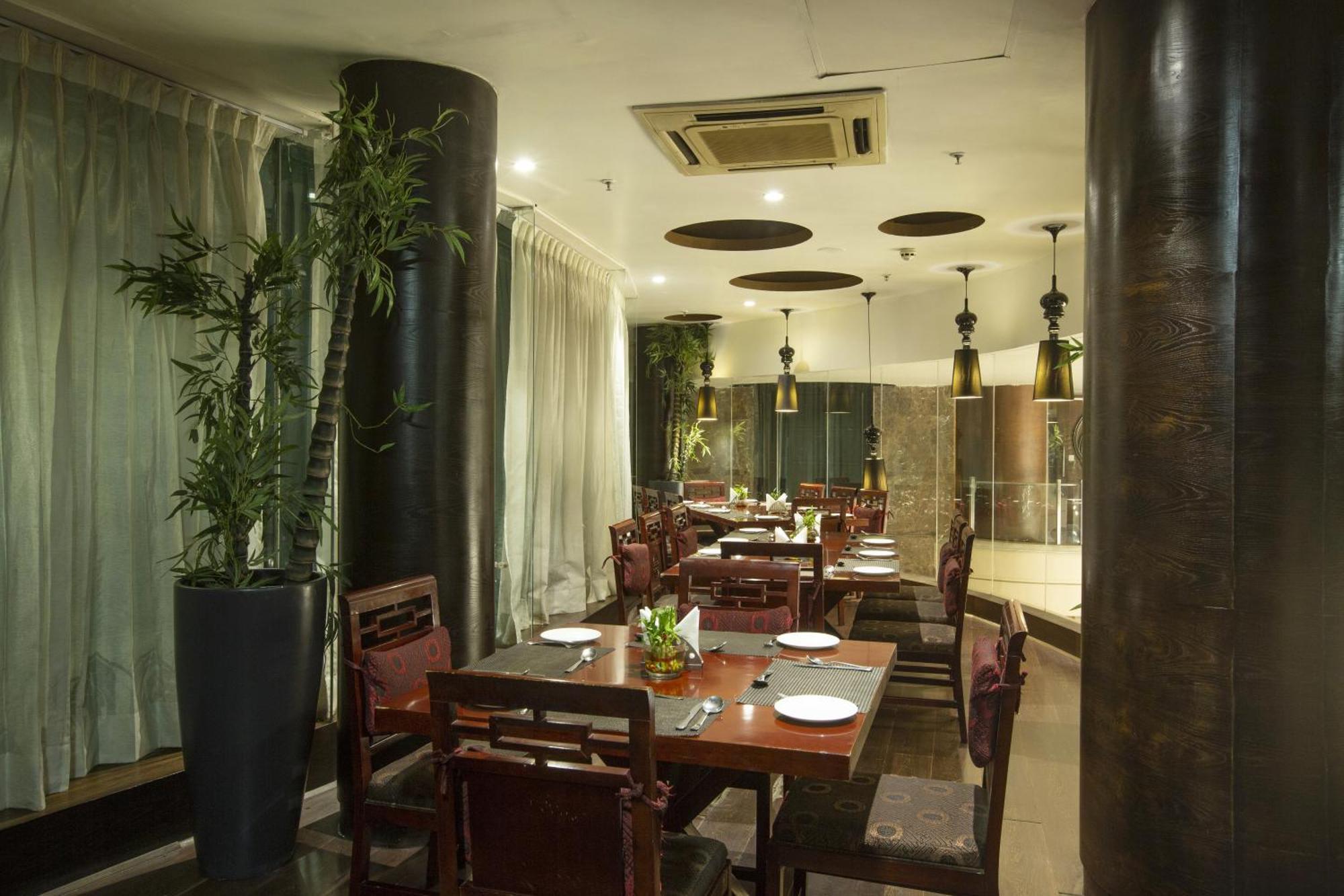 Vesta International Hotel Джайпур Екстериор снимка