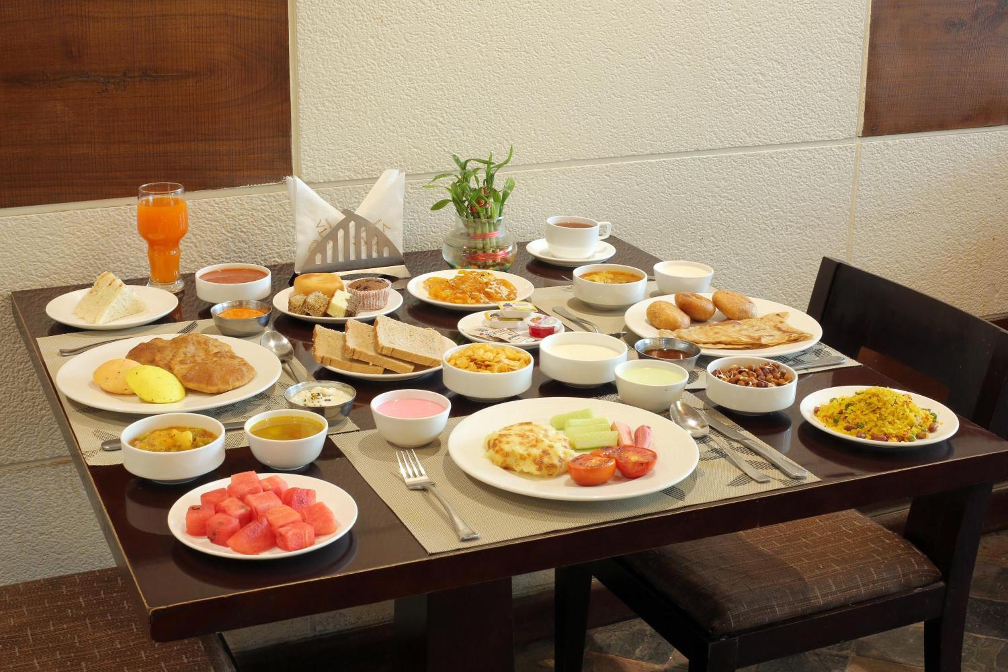 Vesta International Hotel Джайпур Екстериор снимка