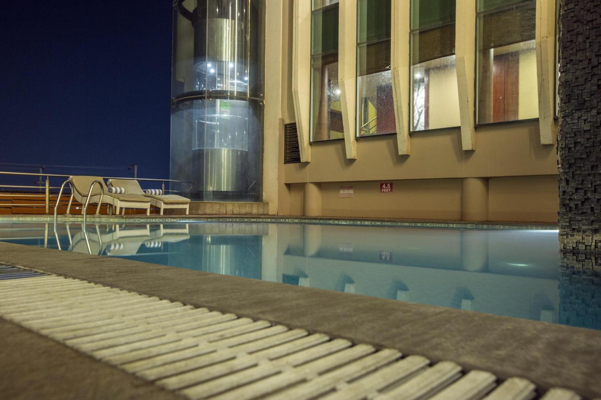 Vesta International Hotel Джайпур Екстериор снимка