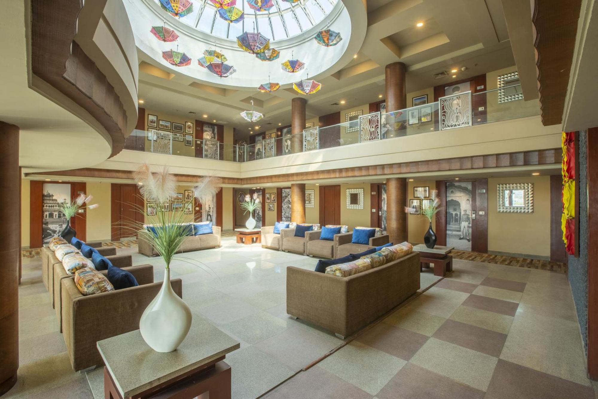 Vesta International Hotel Джайпур Екстериор снимка