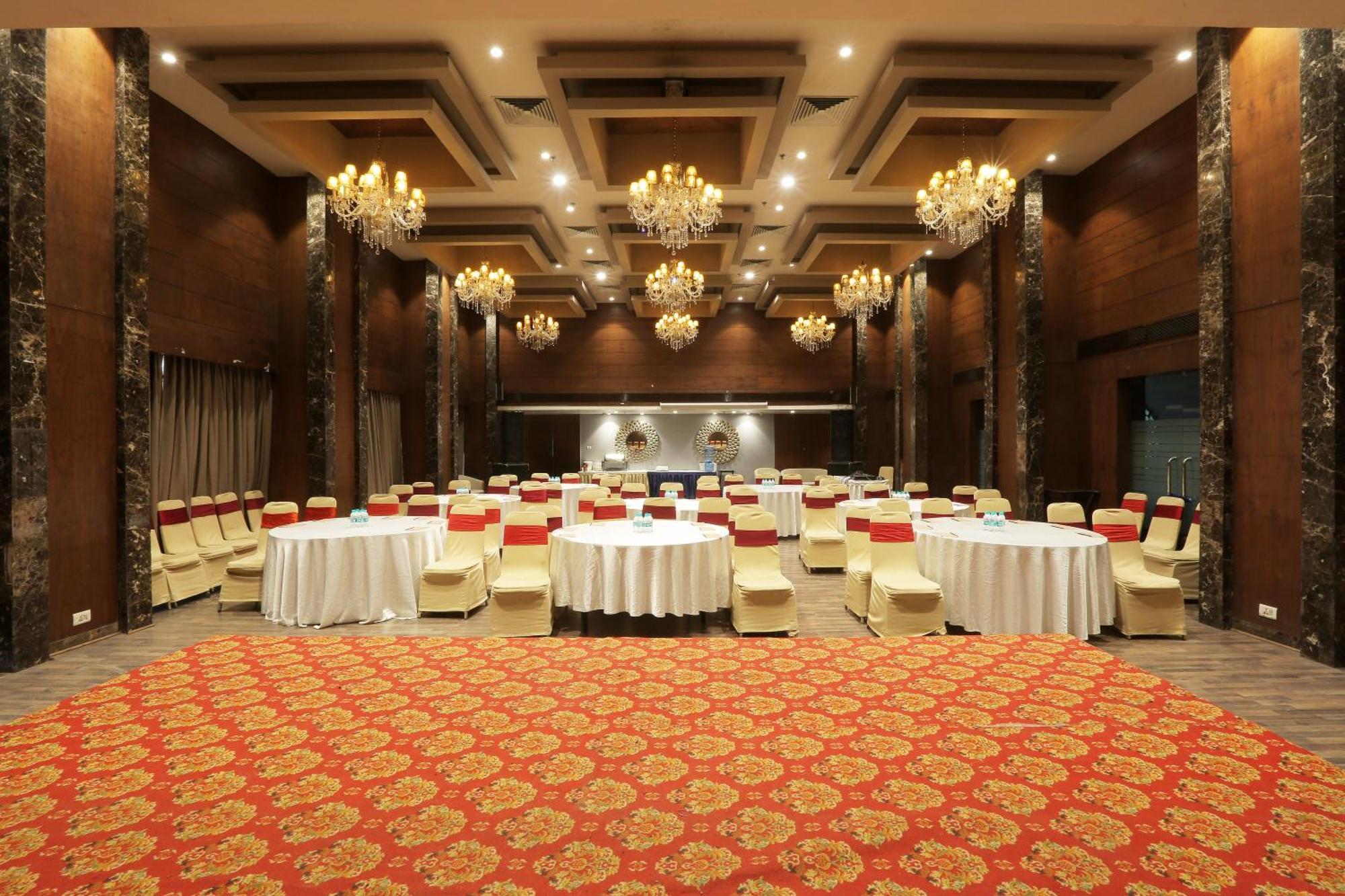 Vesta International Hotel Джайпур Екстериор снимка
