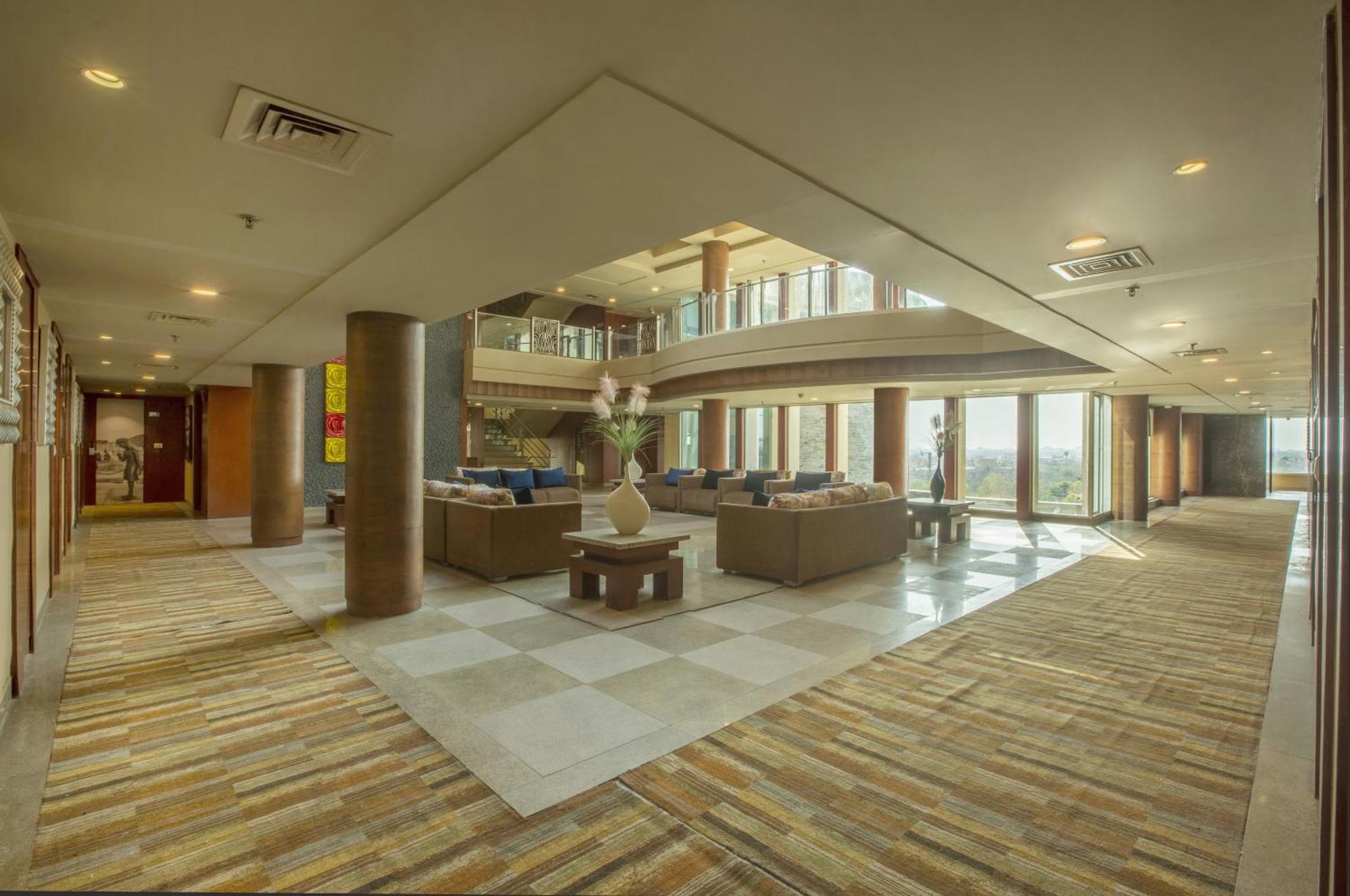 Vesta International Hotel Джайпур Екстериор снимка