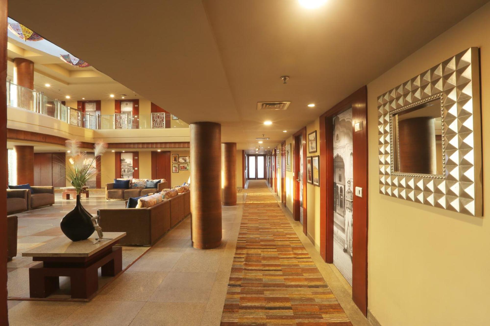 Vesta International Hotel Джайпур Екстериор снимка
