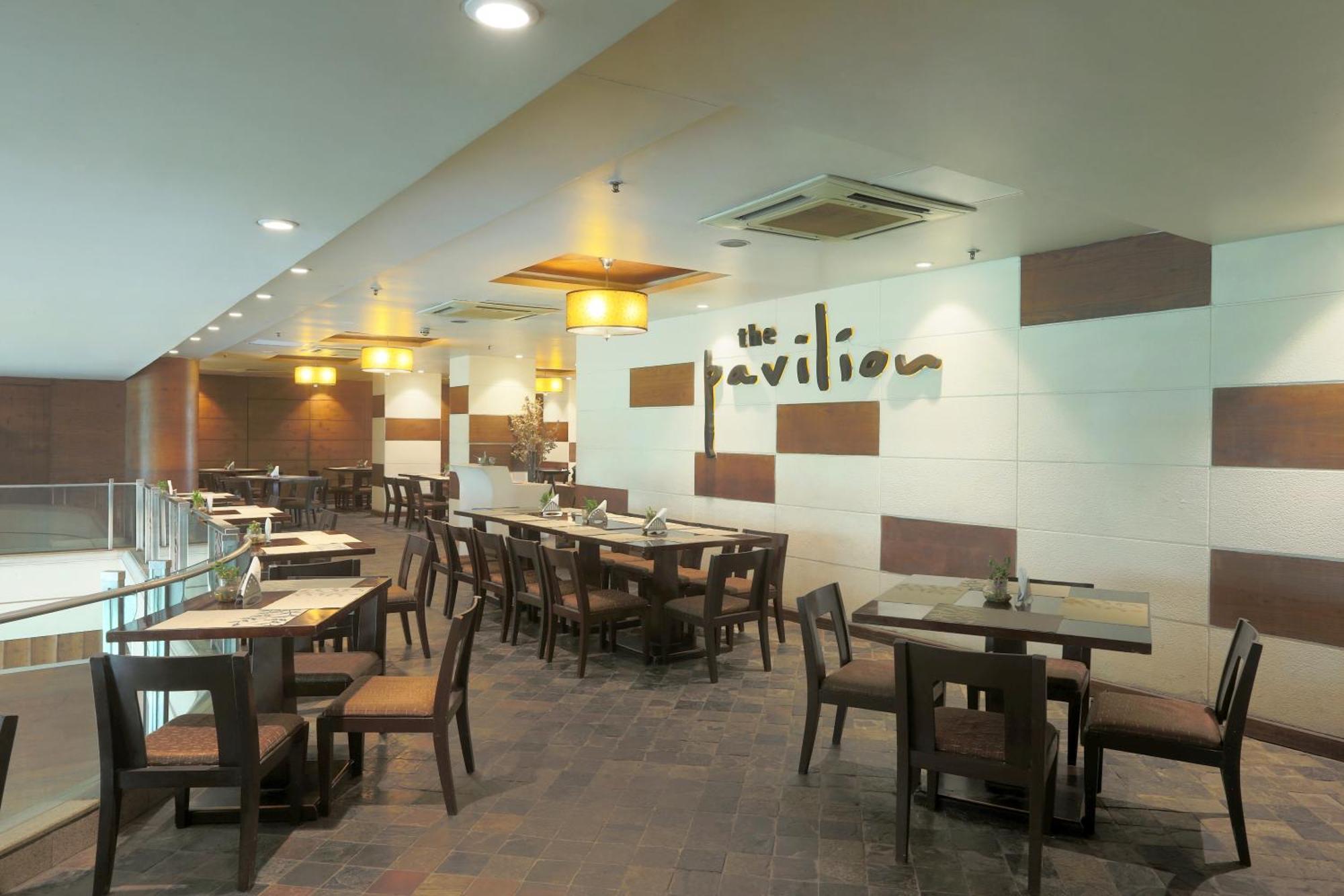 Vesta International Hotel Джайпур Екстериор снимка