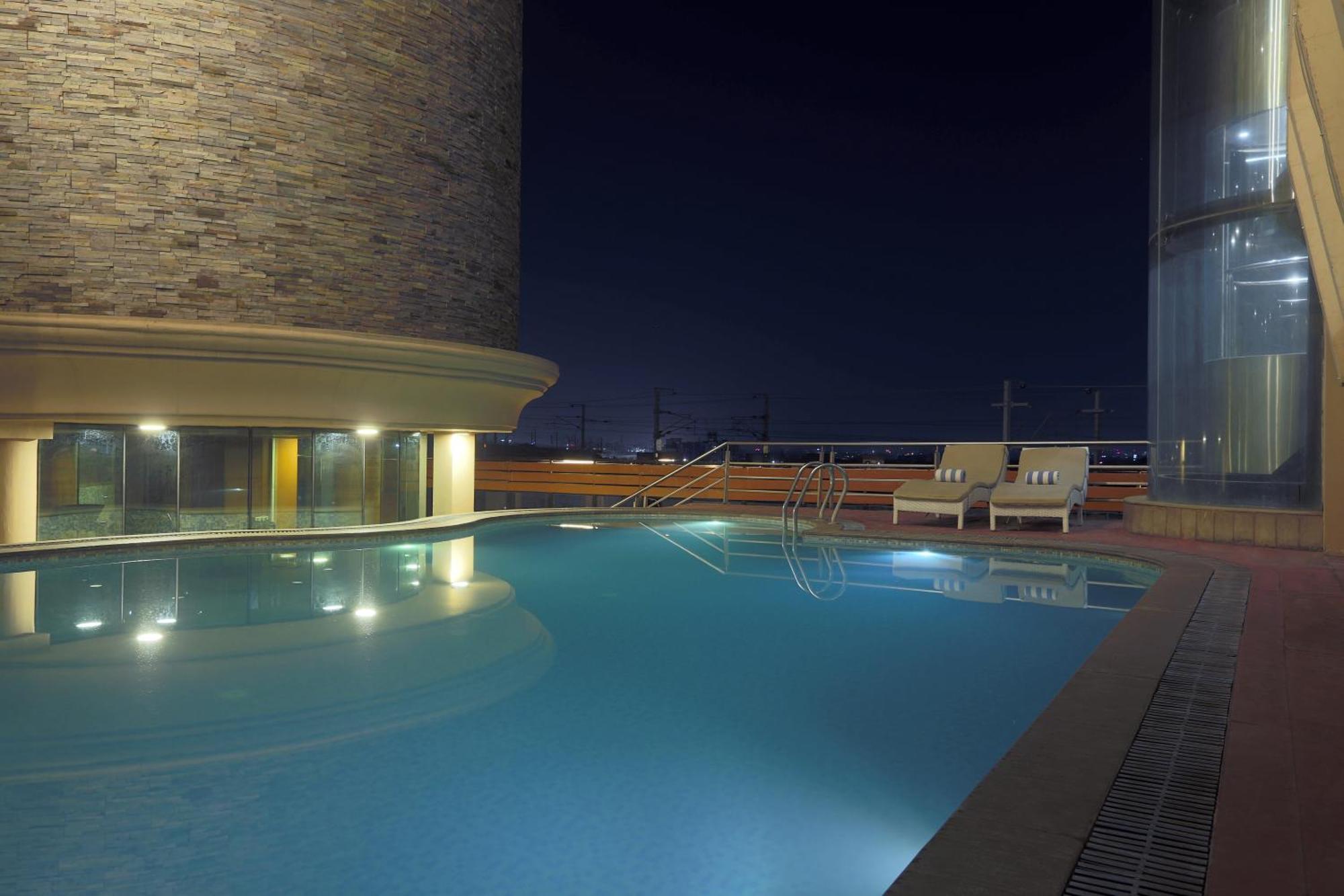 Vesta International Hotel Джайпур Екстериор снимка