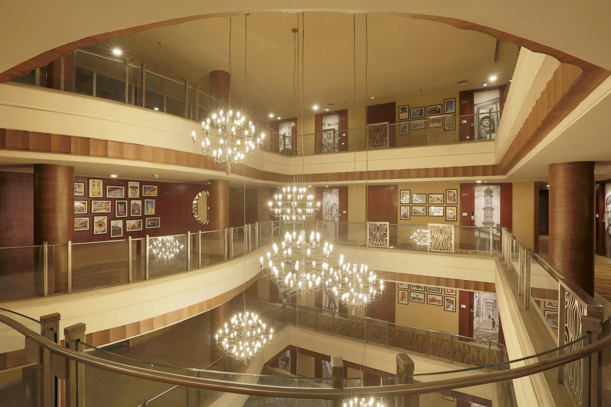 Vesta International Hotel Джайпур Екстериор снимка