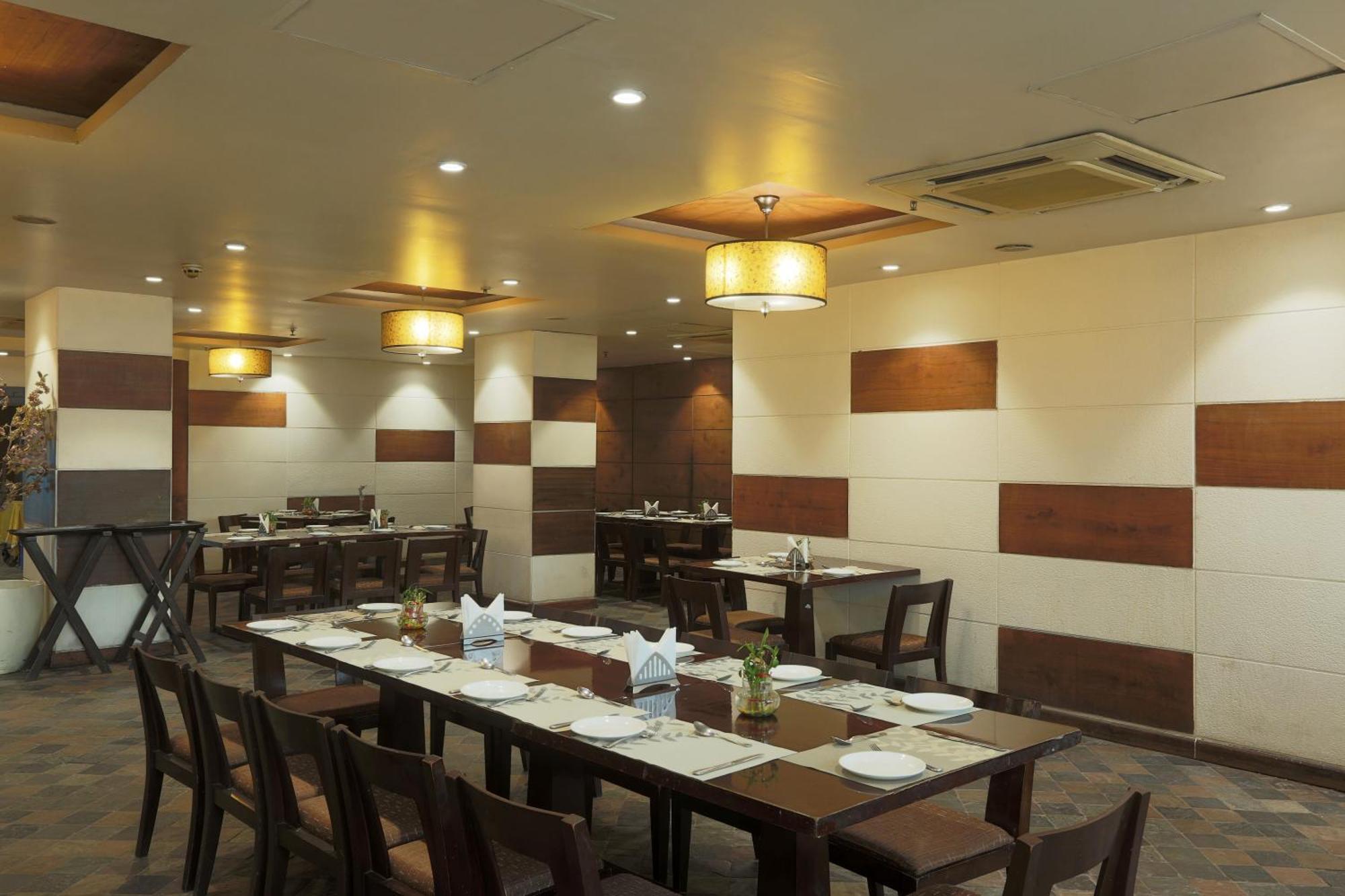 Vesta International Hotel Джайпур Екстериор снимка