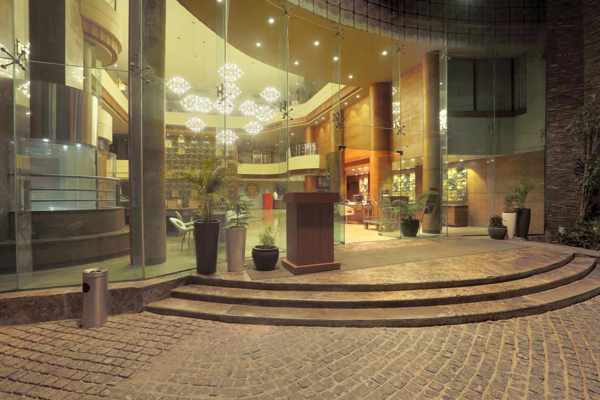 Vesta International Hotel Джайпур Екстериор снимка