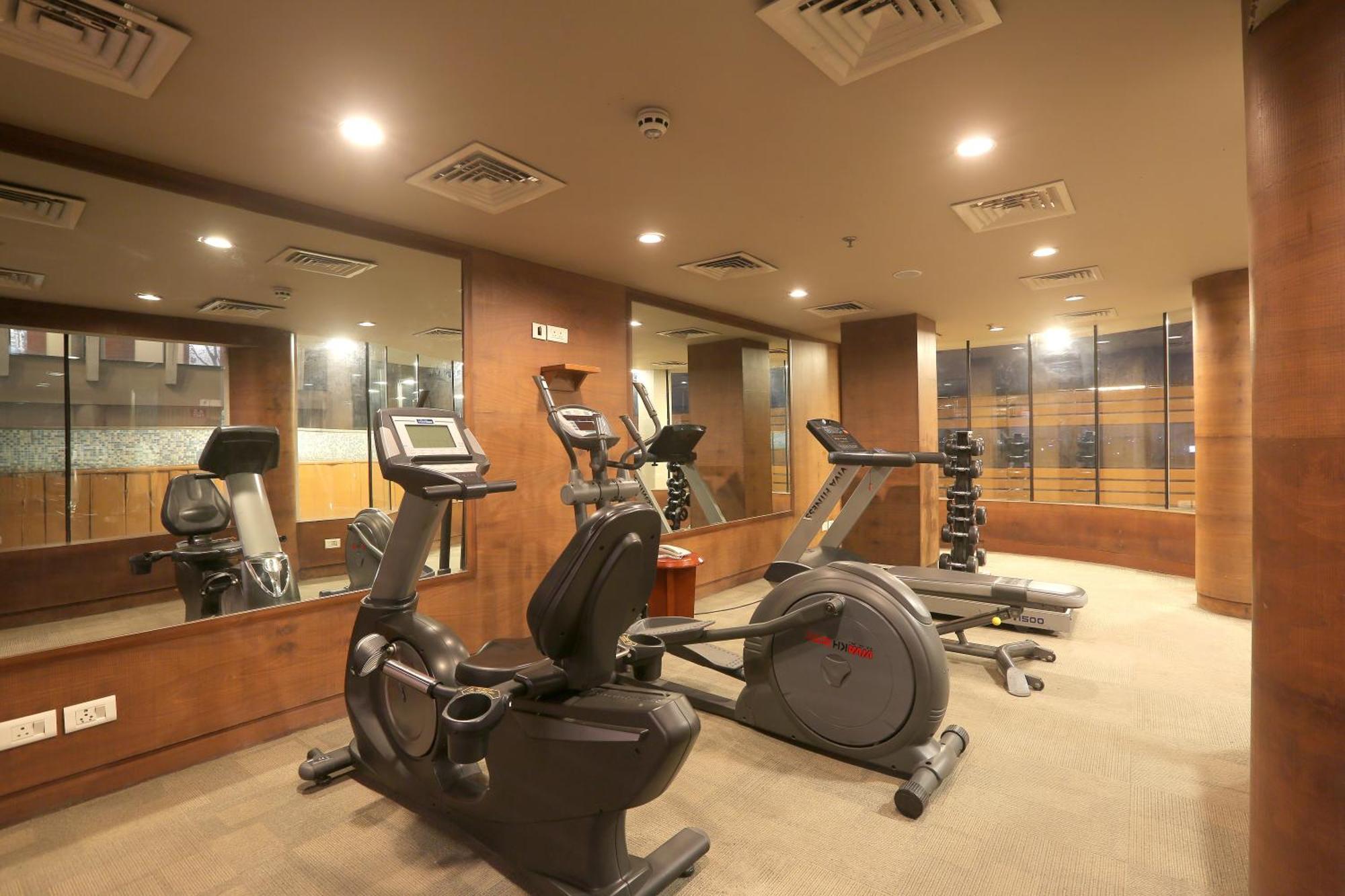 Vesta International Hotel Джайпур Екстериор снимка
