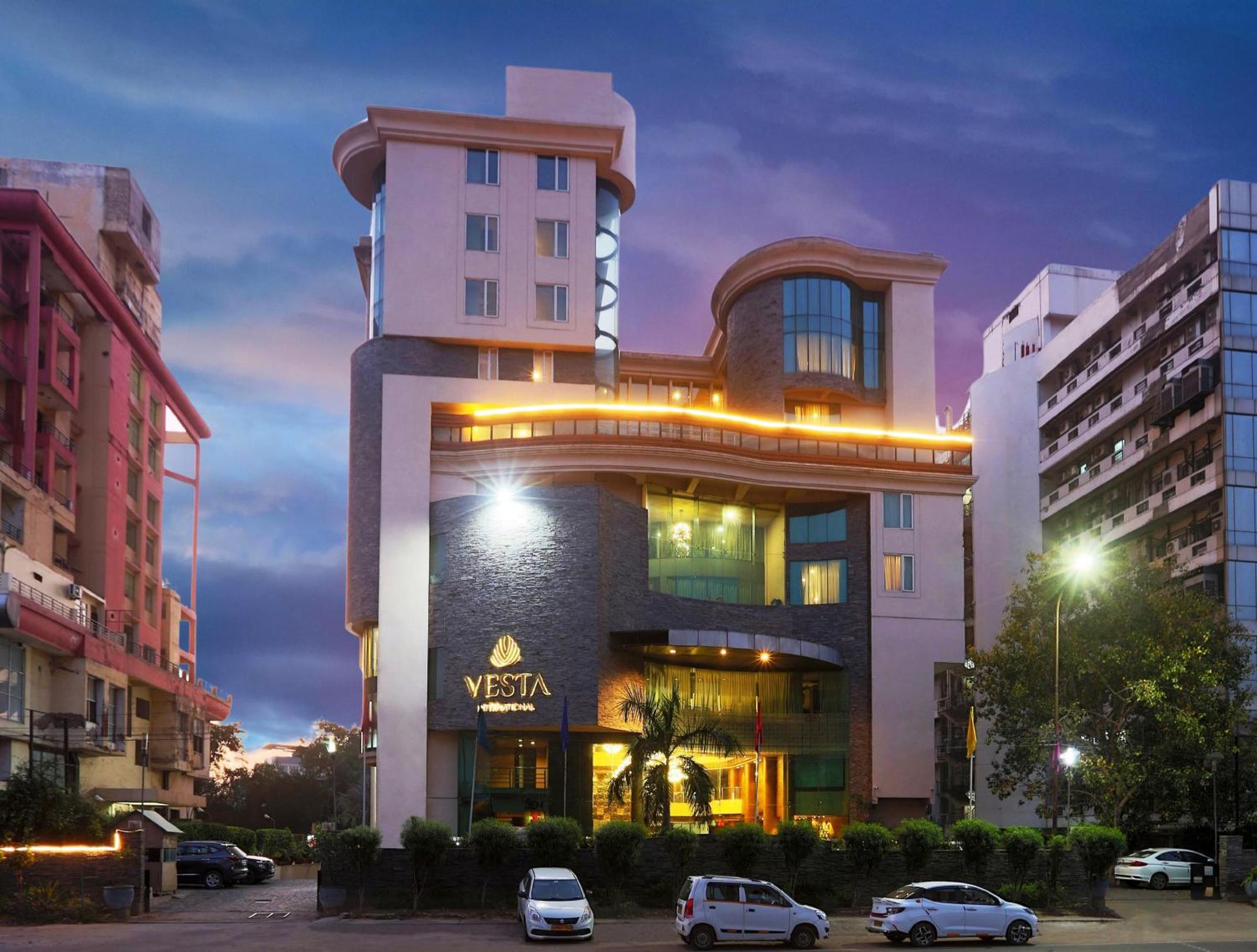 Vesta International Hotel Джайпур Екстериор снимка