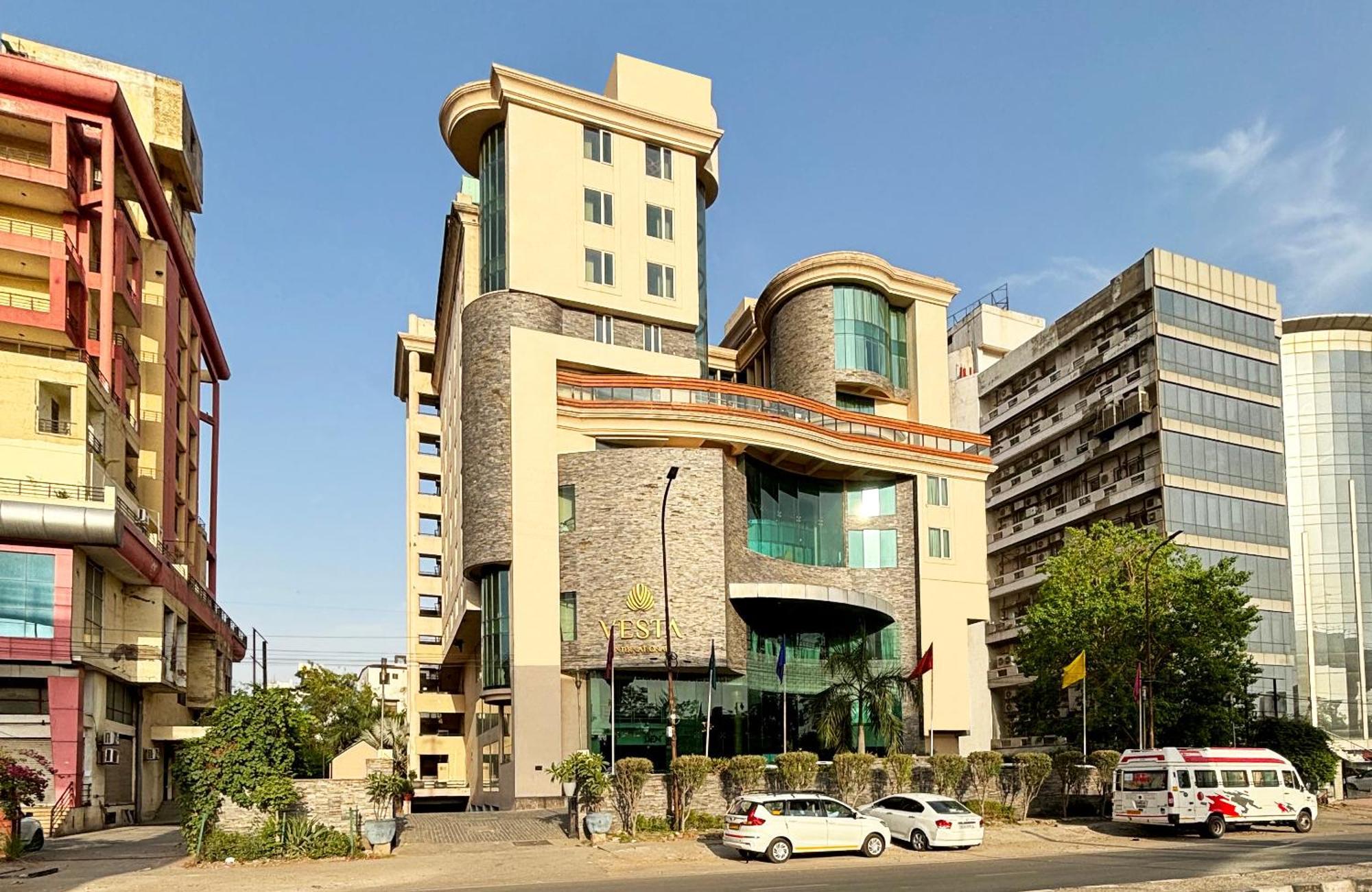Vesta International Hotel Джайпур Екстериор снимка
