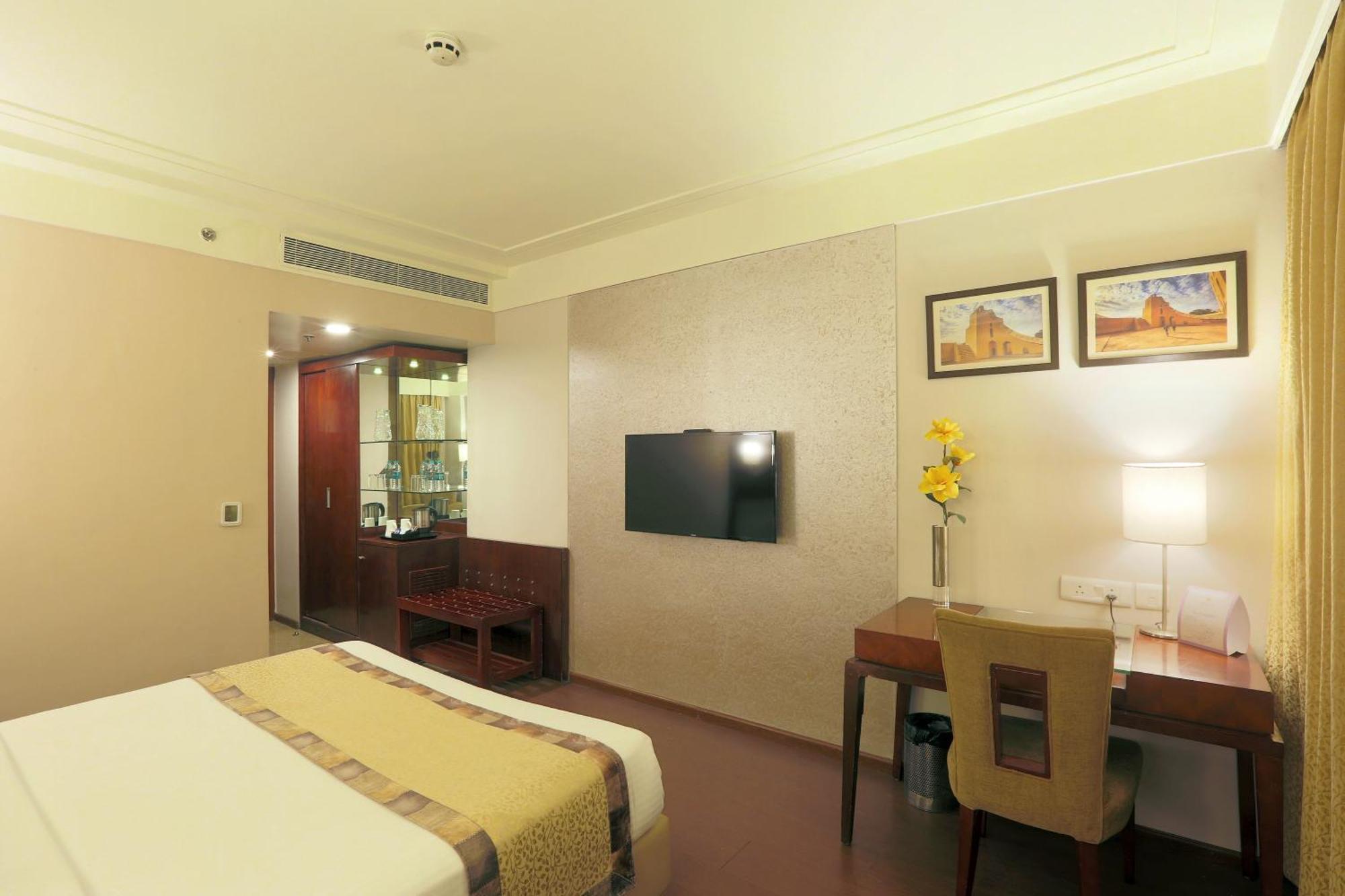 Vesta International Hotel Джайпур Екстериор снимка