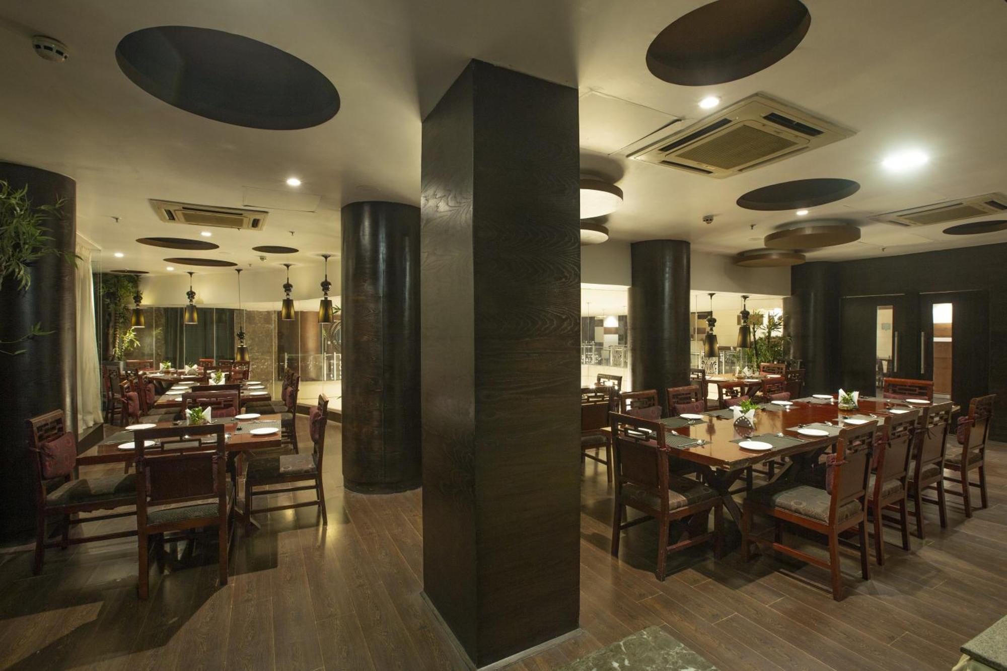Vesta International Hotel Джайпур Екстериор снимка