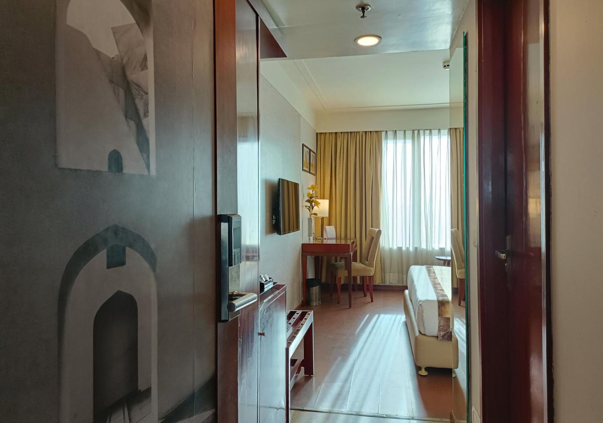 Vesta International Hotel Джайпур Екстериор снимка