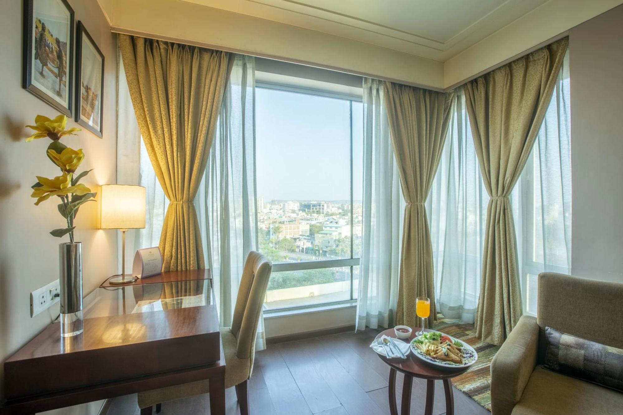 Vesta International Hotel Джайпур Екстериор снимка