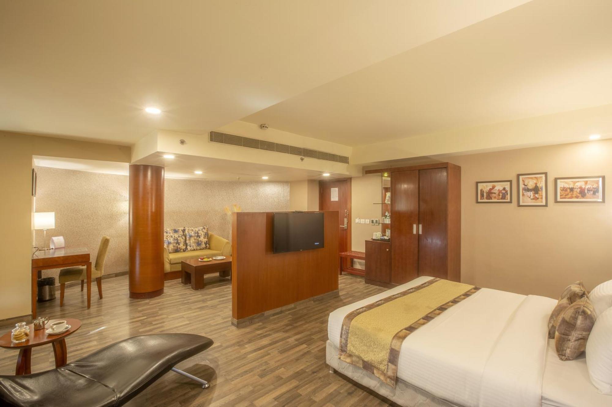 Vesta International Hotel Джайпур Екстериор снимка