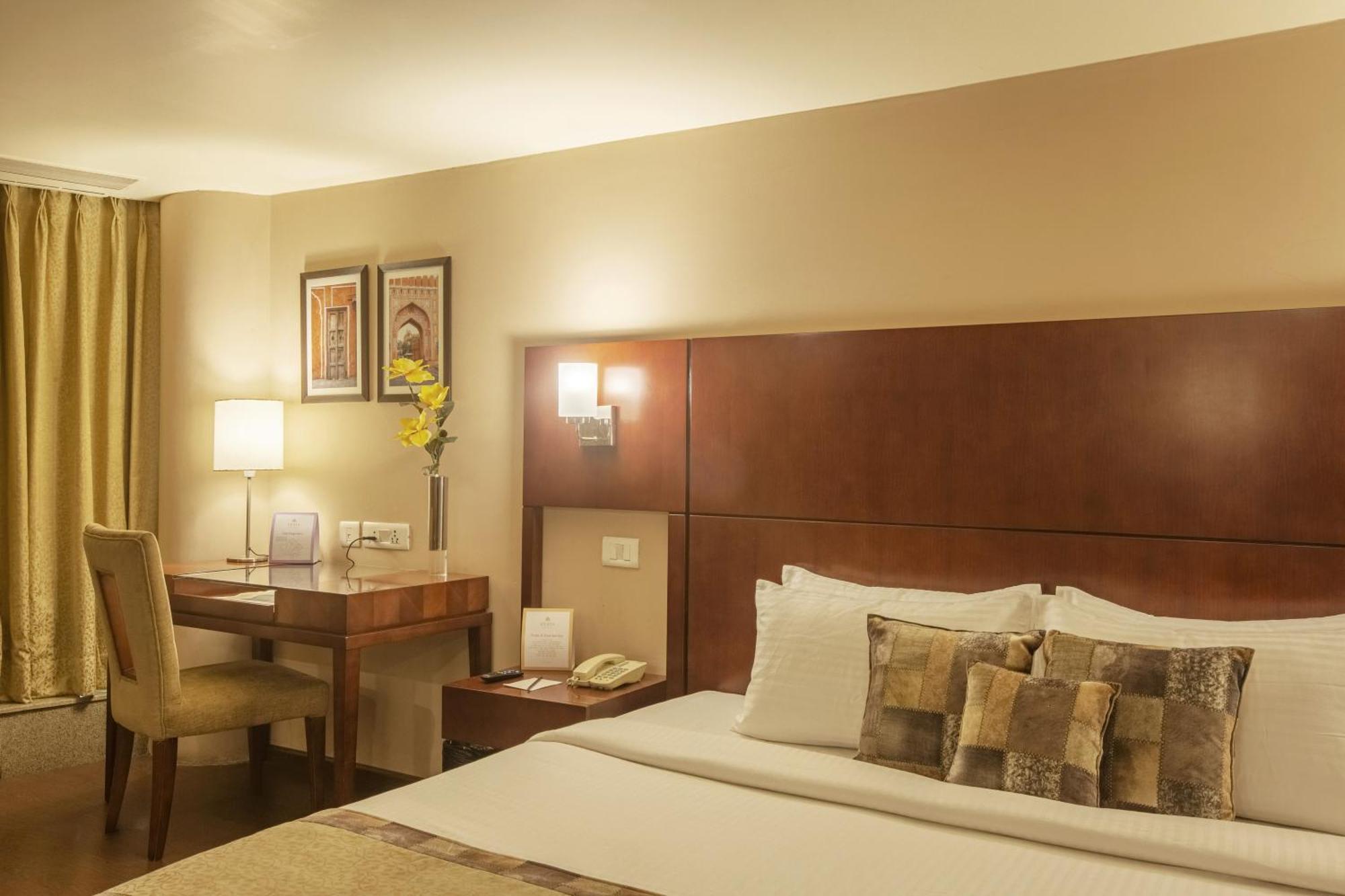 Vesta International Hotel Джайпур Екстериор снимка