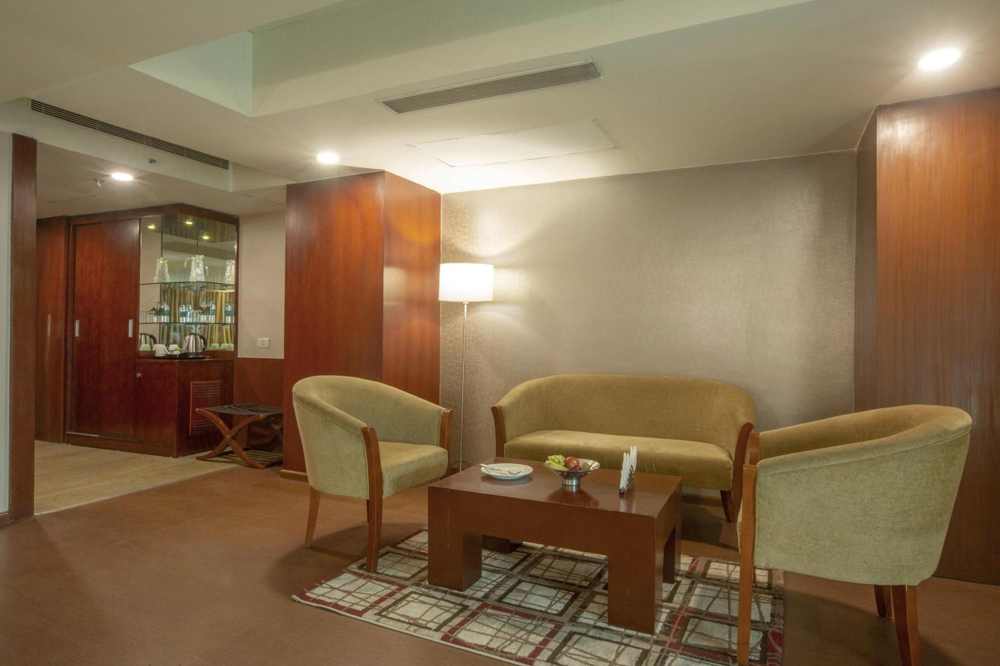 Vesta International Hotel Джайпур Екстериор снимка