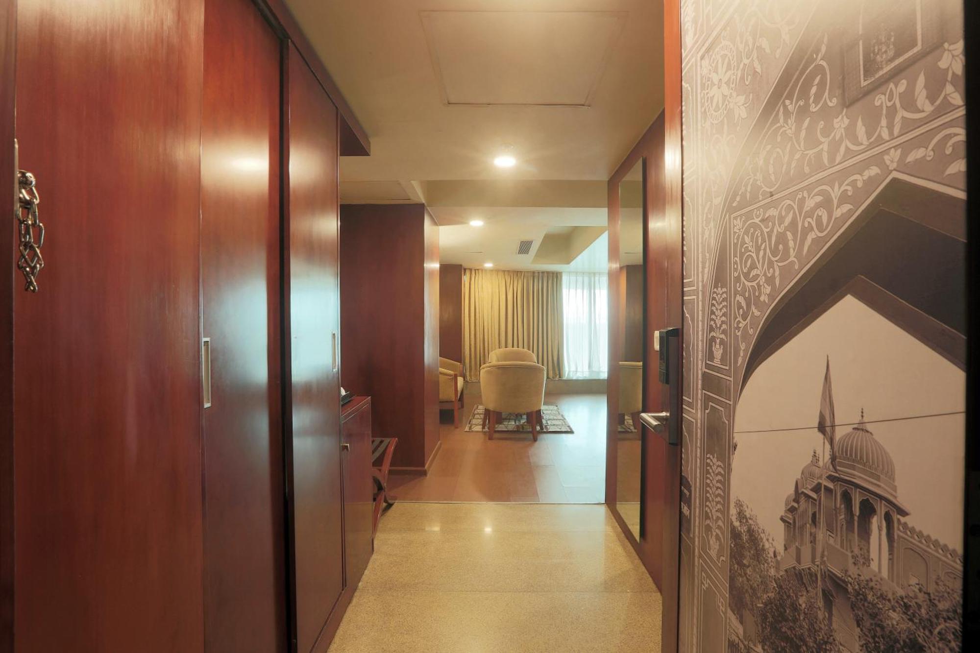 Vesta International Hotel Джайпур Екстериор снимка