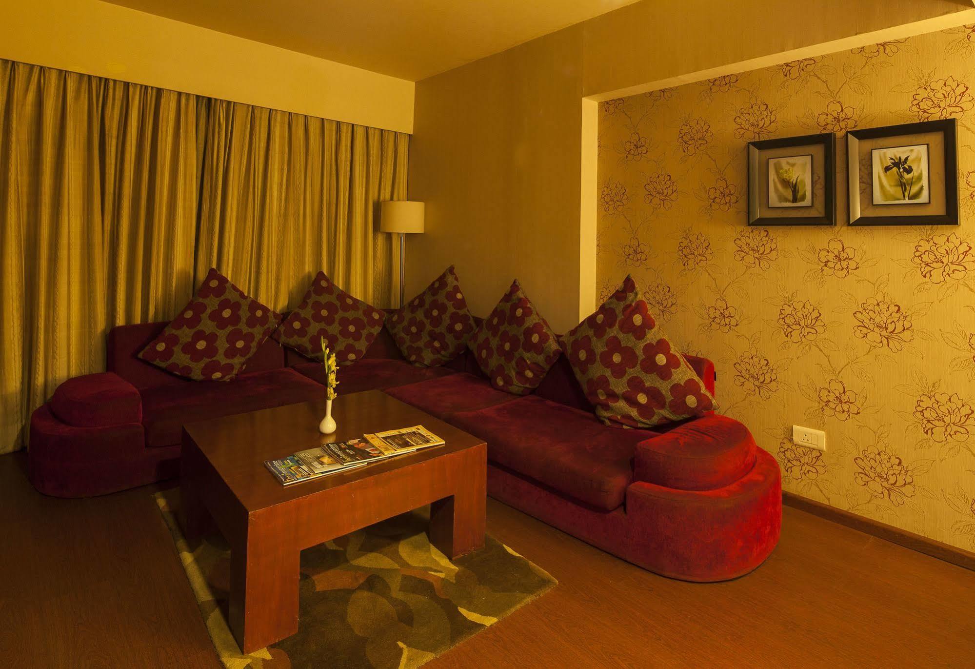 Vesta International Hotel Джайпур Екстериор снимка