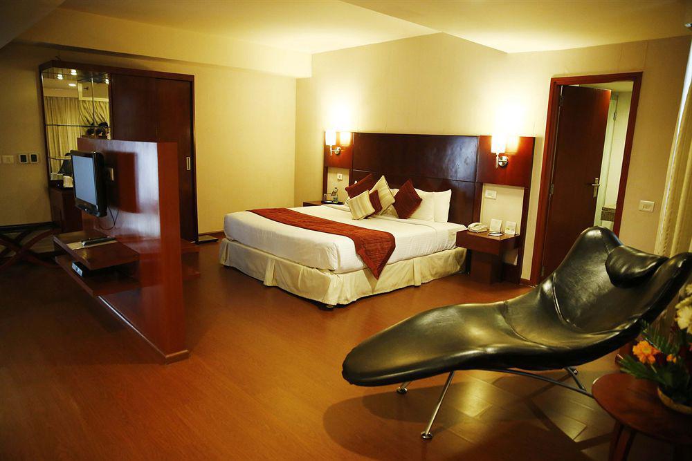 Vesta International Hotel Джайпур Екстериор снимка
